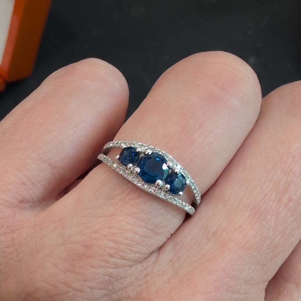 Elegant Three stone Sapphire ring